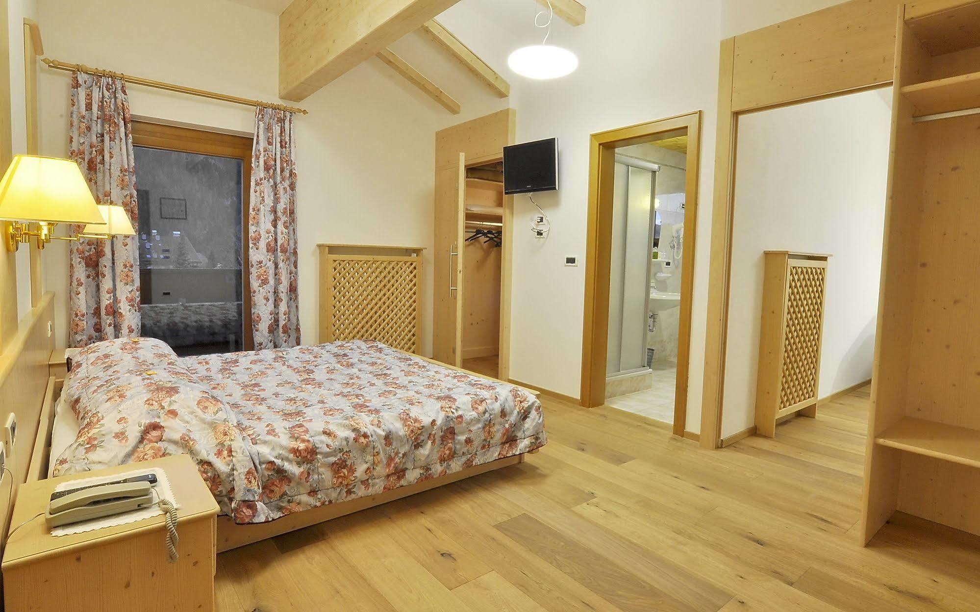 Hotel Monte Paraccia 圣维吉利奥 外观 照片